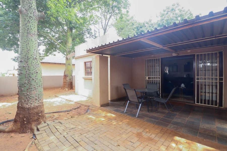 2 Bedroom Property for Sale in Waterval East North West